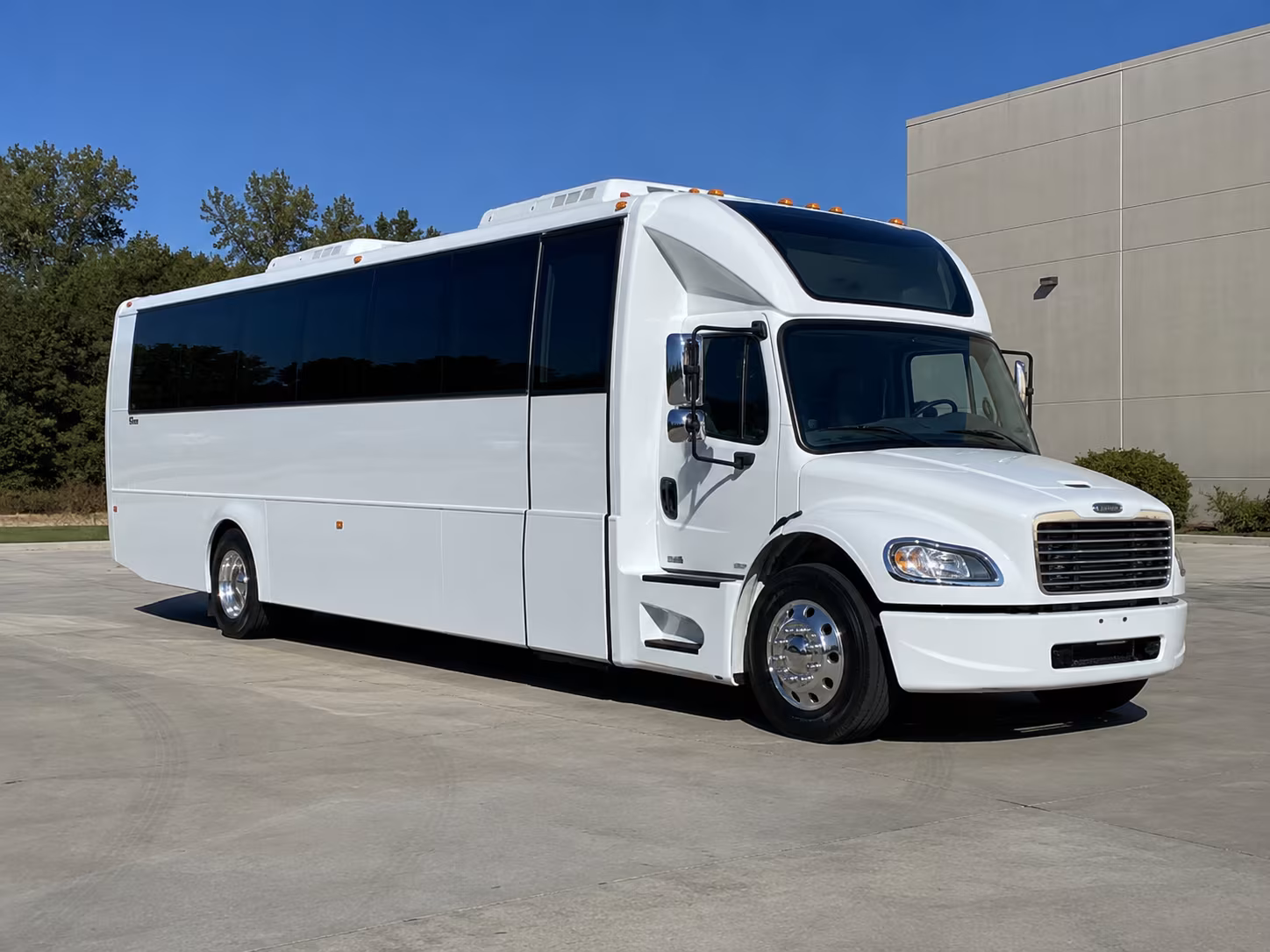 avondale 28 passenger party bus